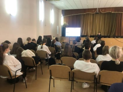 Профориентационная встреча школьников лицея № 77 г. Челябинска с главным ветеринарным врачом ОГБУ «Челябинская ветеринарная станция по борьбе с болезнями животных» и сотрудниками к