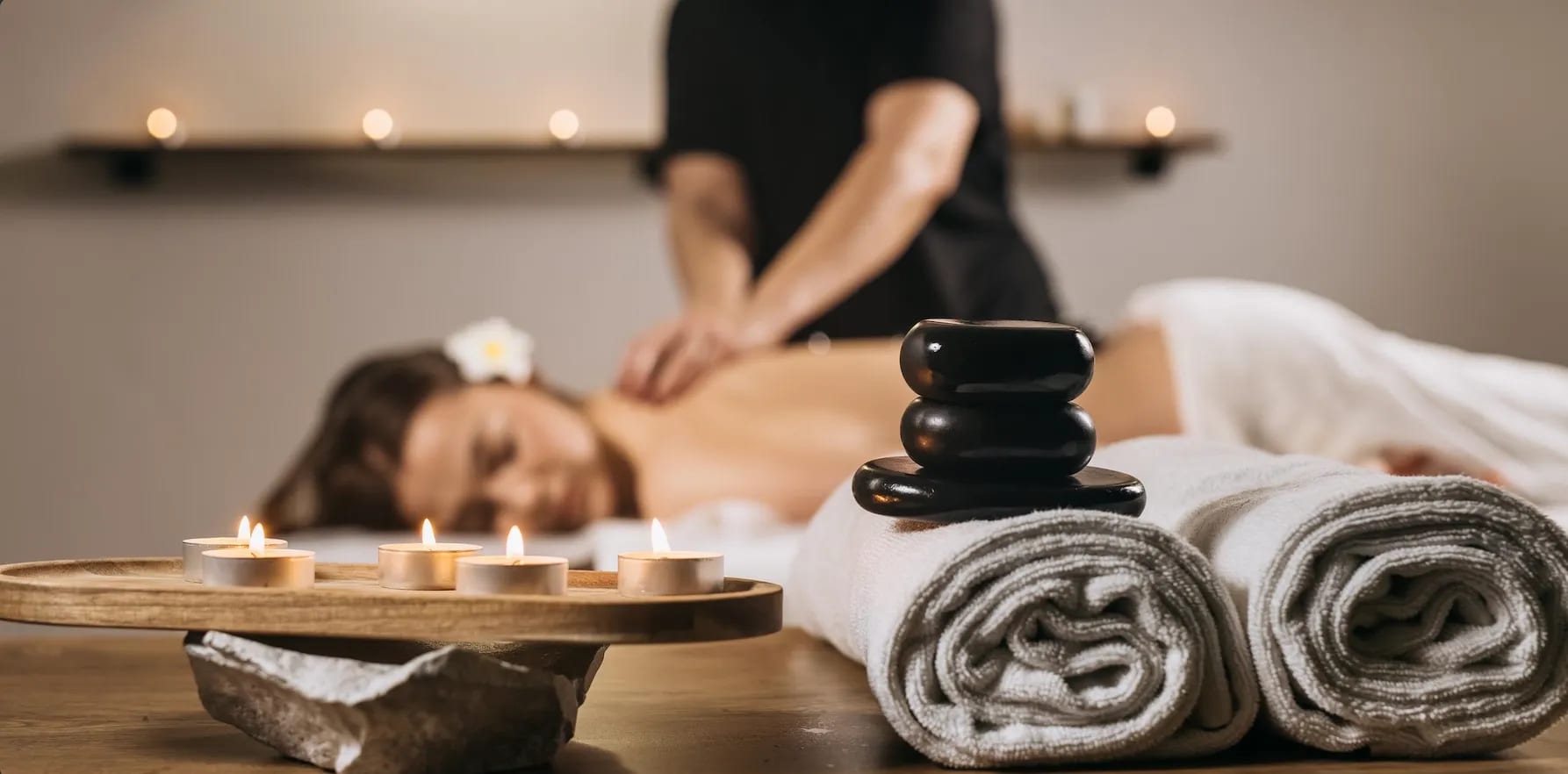 A guest receiving a warm-oil massage at Safir Tun Wellness