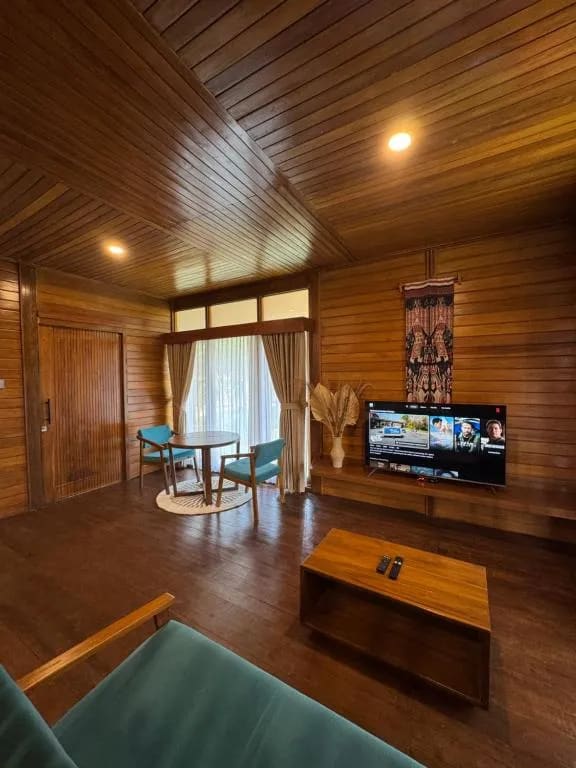 King Suite with Balcony 2