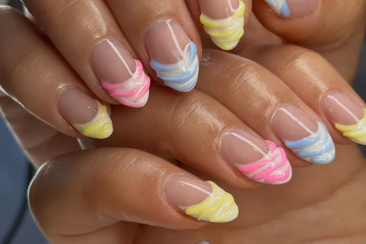Nail design thumbnail for Instagram post DZx7rn6En2z