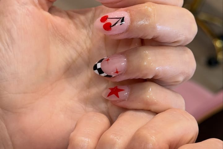 Nail design thumbnail for Instagram post DYS_kXjD6E2