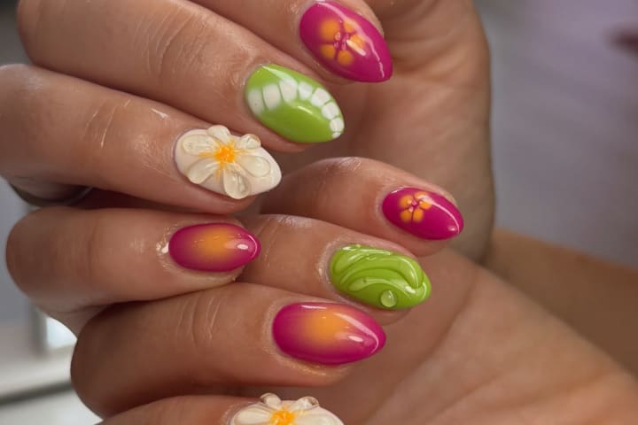 Nail design thumbnail for Instagram post DZ8O8fnEgea