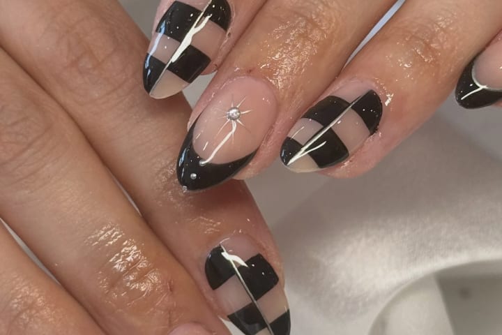 Nail design thumbnail for Instagram post DYd9P_mFMGD
