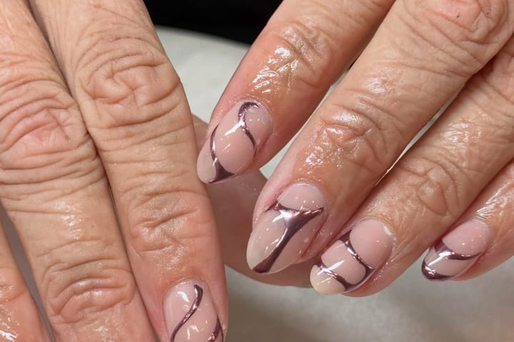 Nail design thumbnail for Instagram post DW7sdyCFG5X