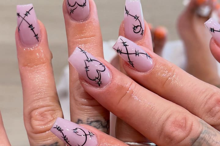 Nail design thumbnail for Instagram post DXavU8ElGrM