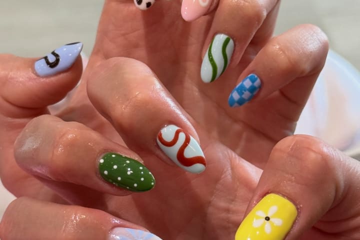 Nail design thumbnail for Instagram post Db94QrHlLWN