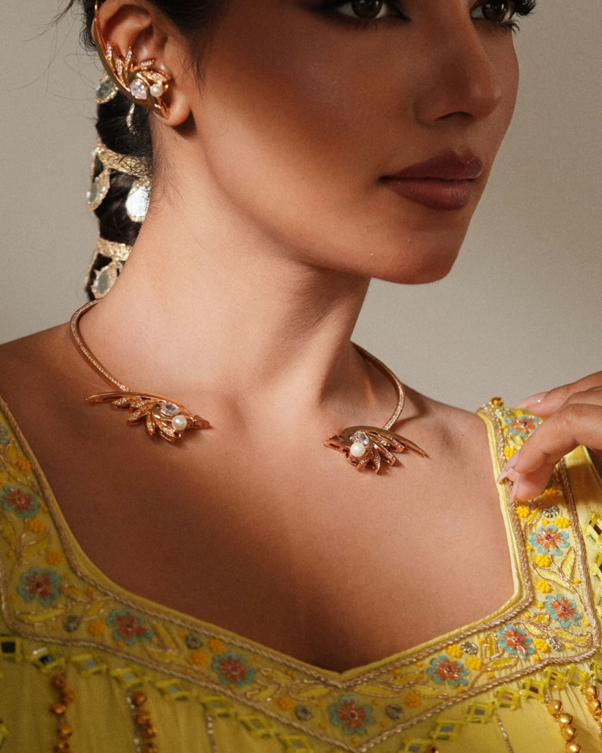 Sutra lotus choker