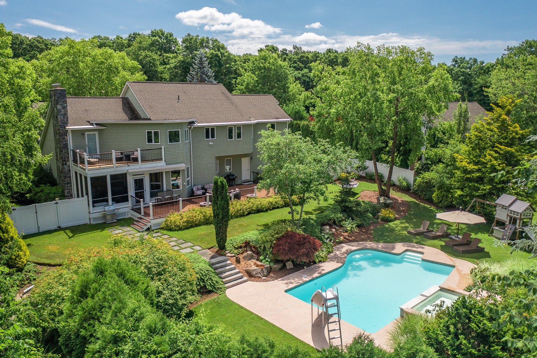 7 Easy Tips To Keep Foxes Out Of Your Swimming Pool