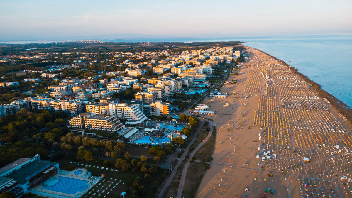 Bibione, negozio a reddito in posizione centrale — Bibione