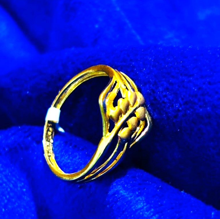 RING WOMAN