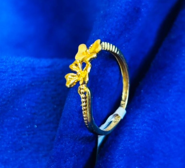 RING WOMAN