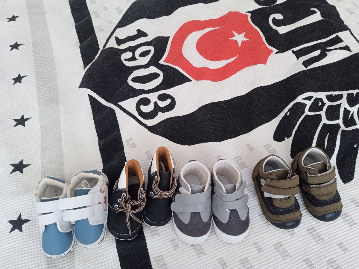 Adet fiyatı 100₺ iki si 18 numara ikiside 19 numara 