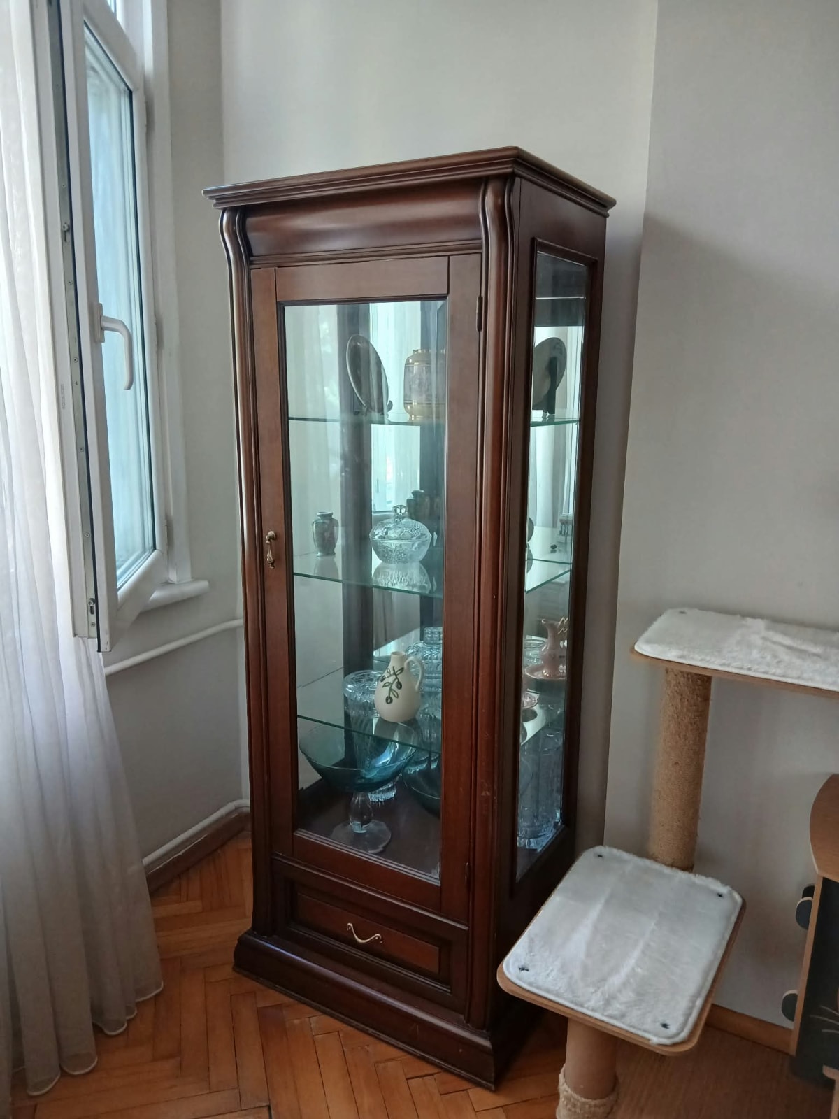 MASİF CEVİZ TEK KAPAKLI VİTRİN KLASİK MODEL ÇOK KALİTELİ(25 sene)