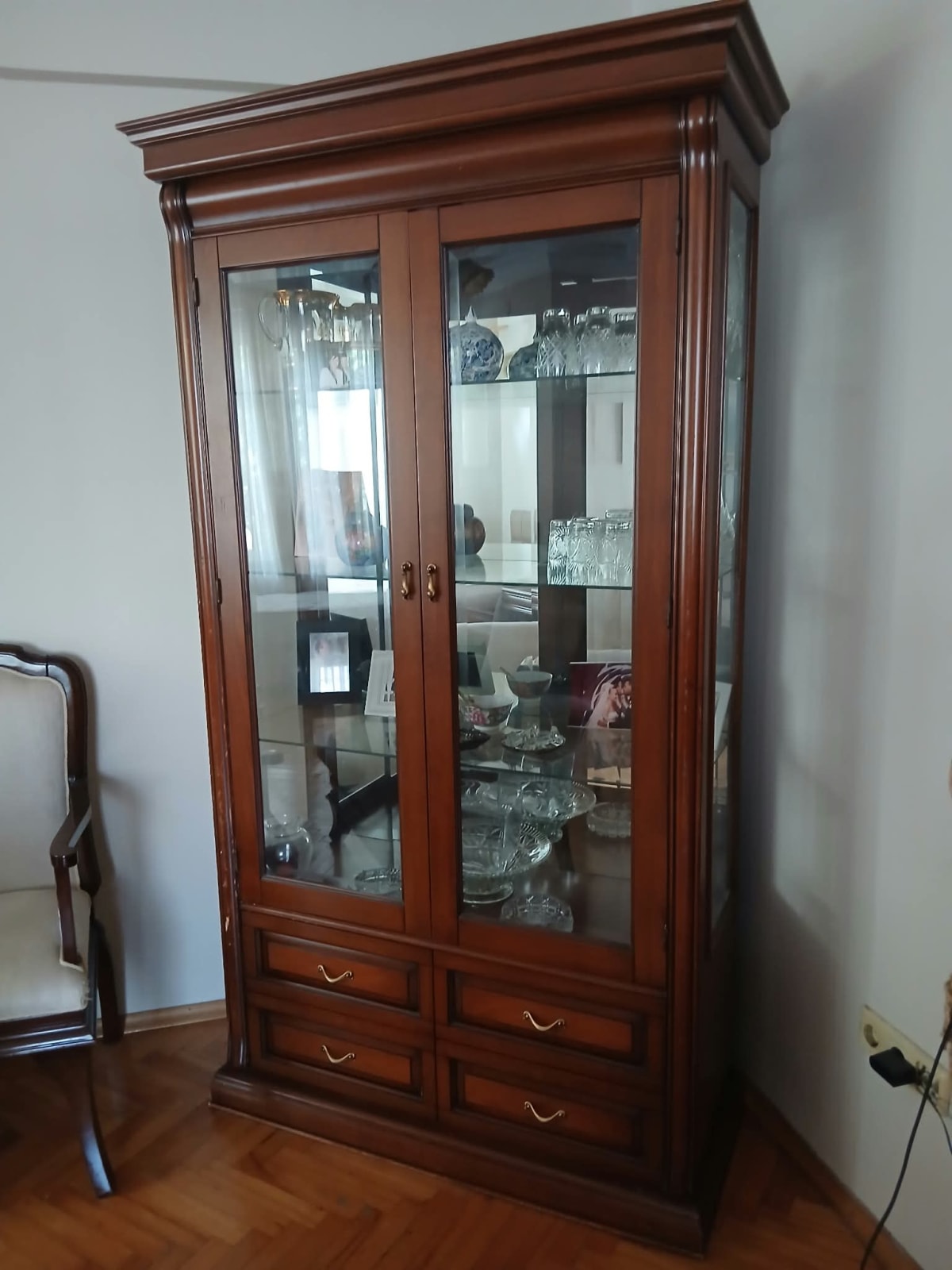 MASİF CEVİZ BÜYÜK VİTRİN BÜFE KLASİK MODEL ÇOK KALİTELİ(25 sene)