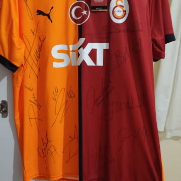 Galatasaray 25. Şampiyonluk Kadrosu Islak İmzalı Forma - İkinci El Ürün - Jextle