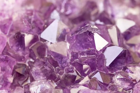 Makroaufnahme eines Amethysten.