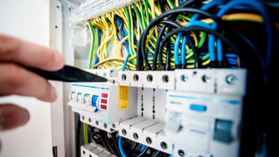 MONTAJES ELÉCTRICOS Seguridad Toledos