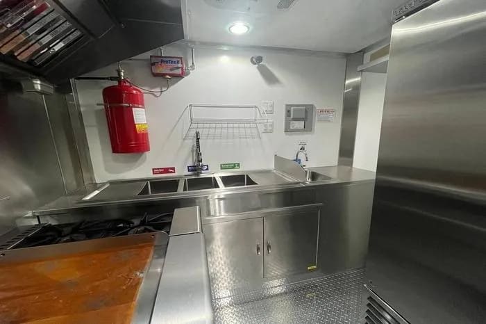 Food trailer 
