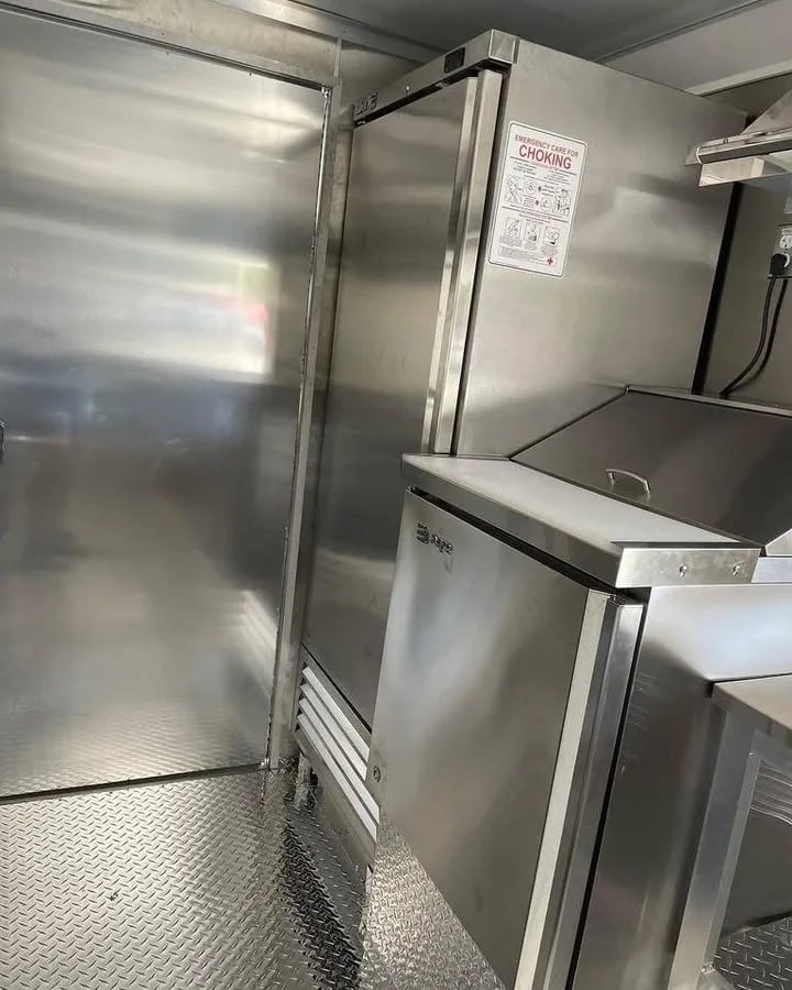 Food trailer 