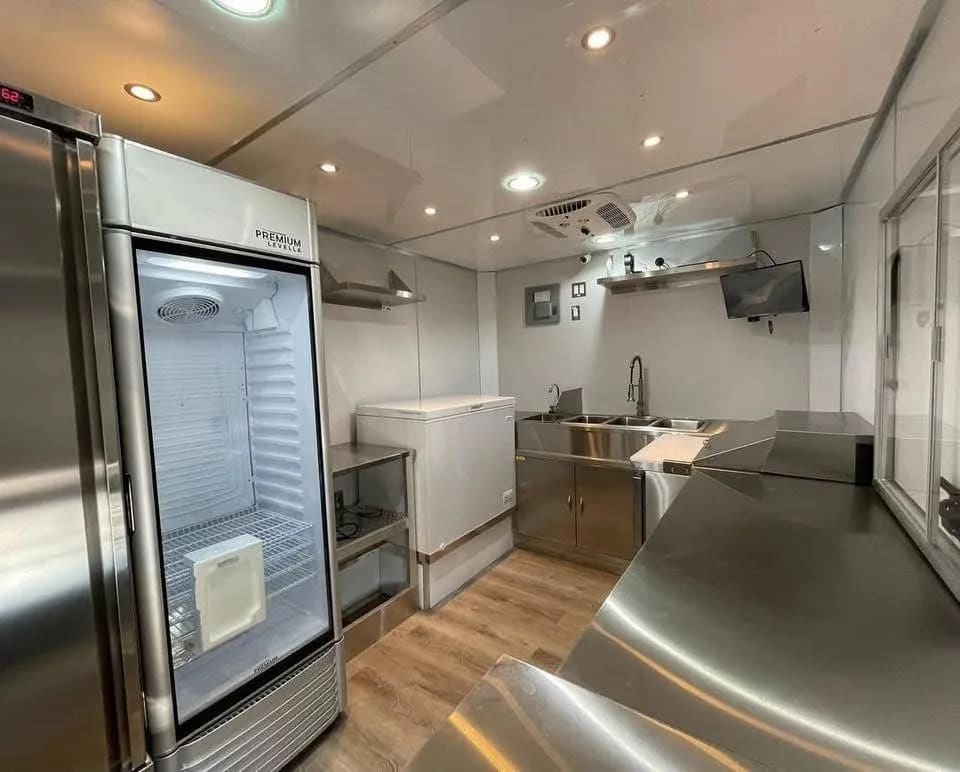 Cheesecakes and drinks 🍹trailer for sale  