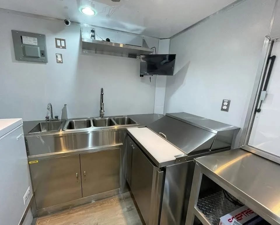 Cheesecakes and drinks 🍹trailer for sale  