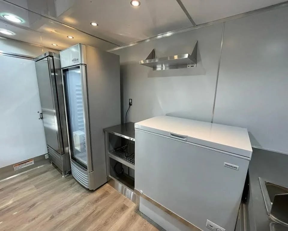 Cheesecakes and drinks 🍹trailer for sale  