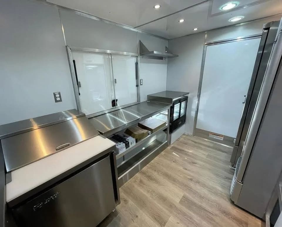 Cheesecakes and drinks 🍹trailer for sale  
