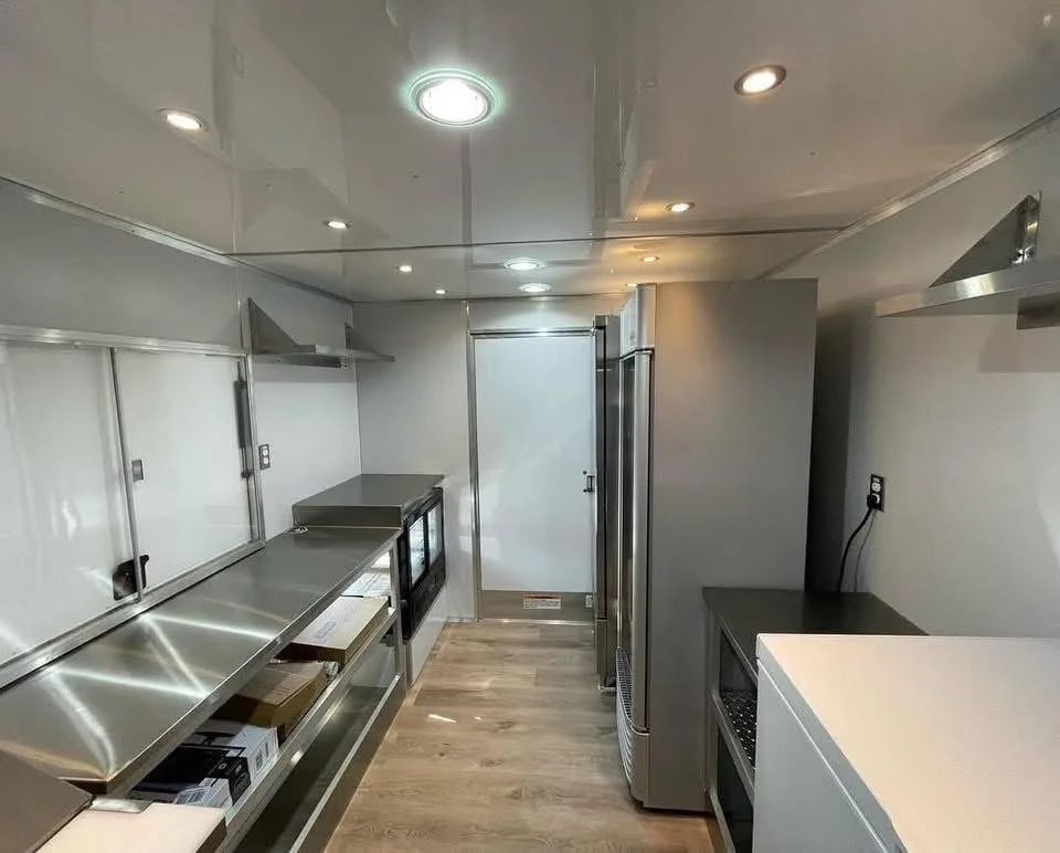Cheesecakes and drinks 🍹trailer for sale  
