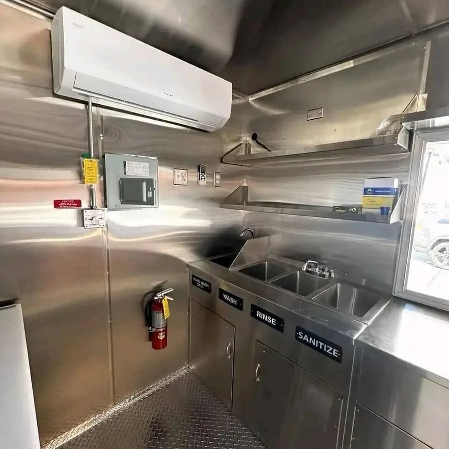 Food trailer 