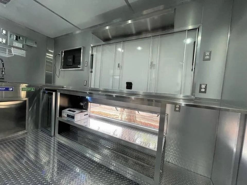 Food trailer 
