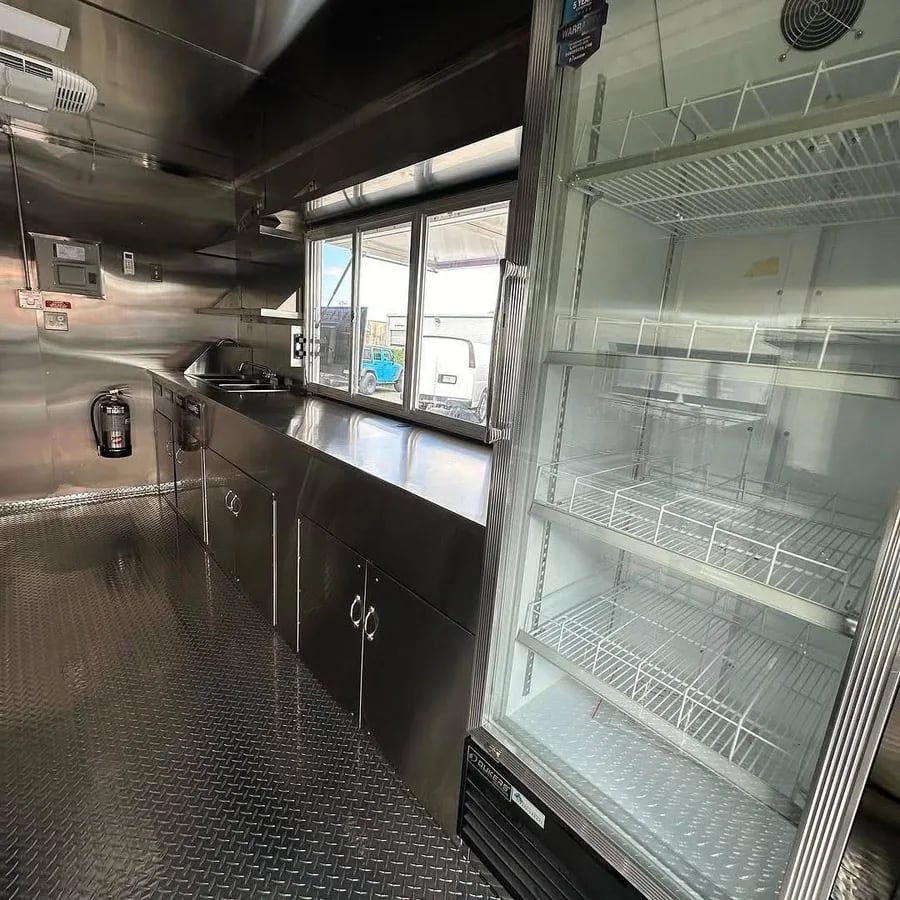 Food trailer 