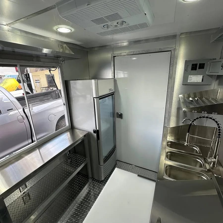 Food trailer 