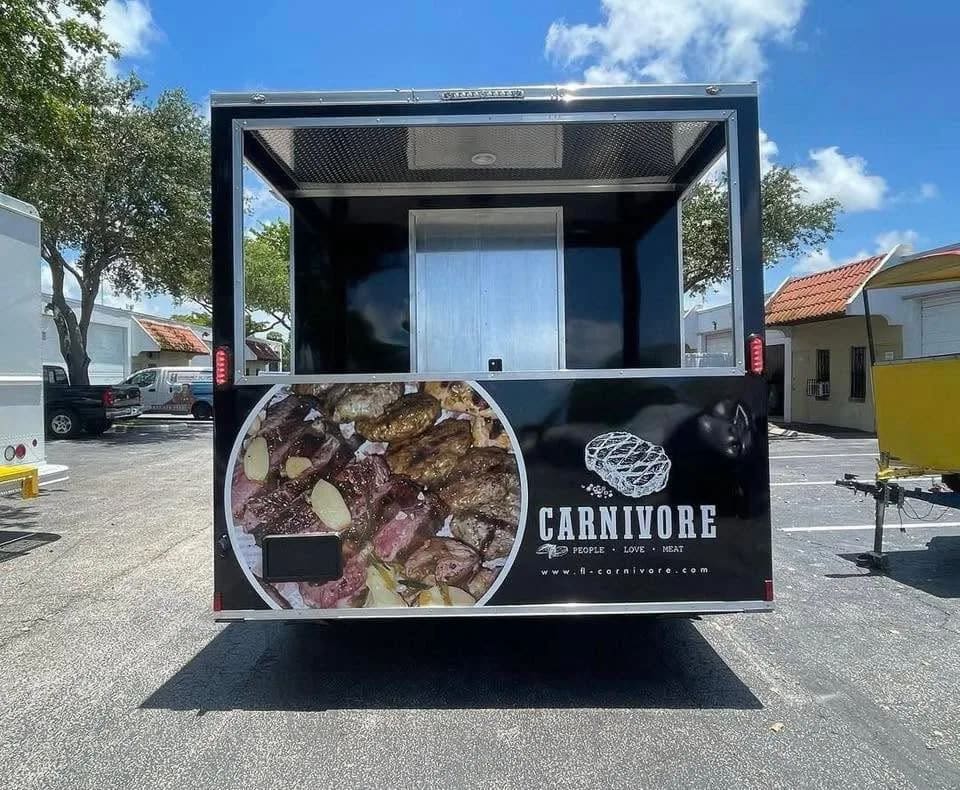Food trailer right 