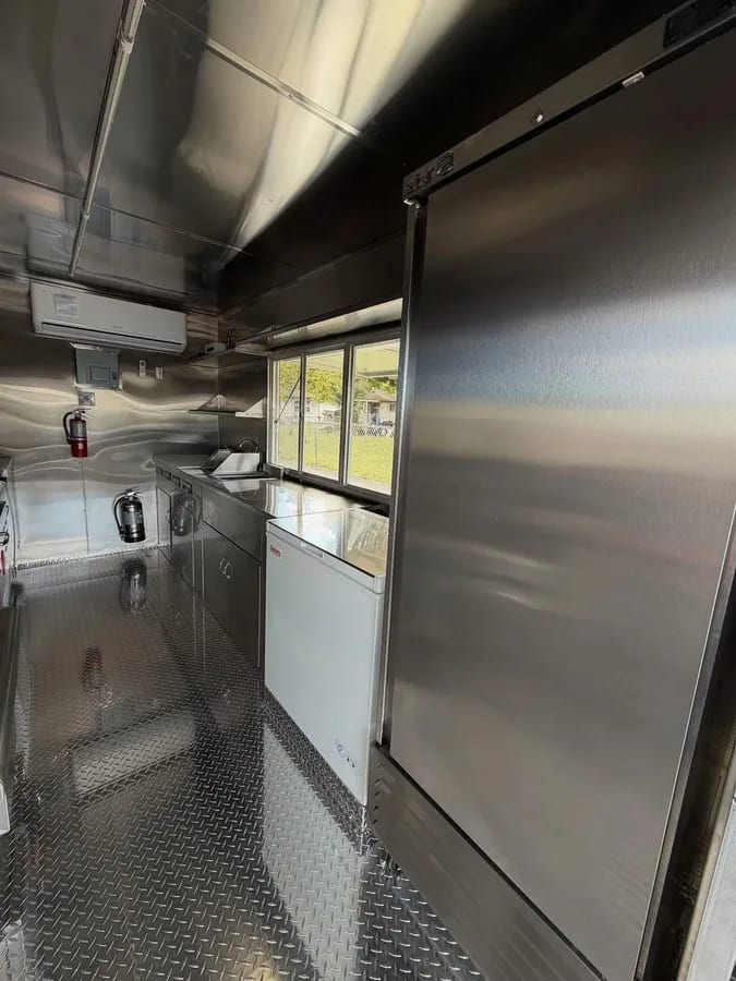 Food trailer 