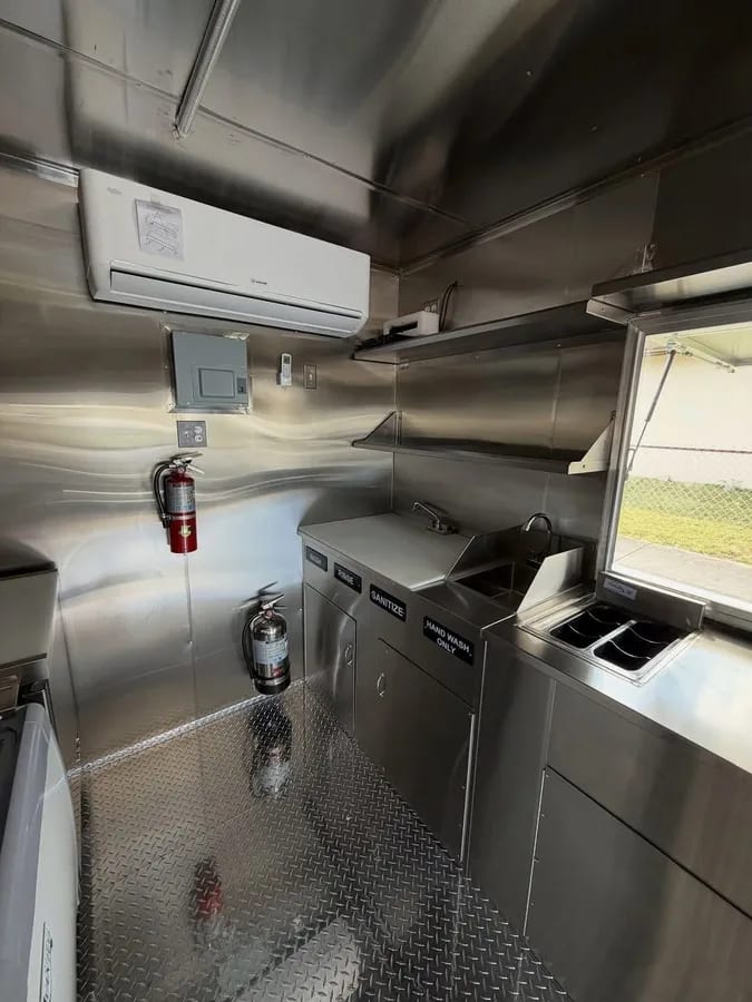 Food trailer 