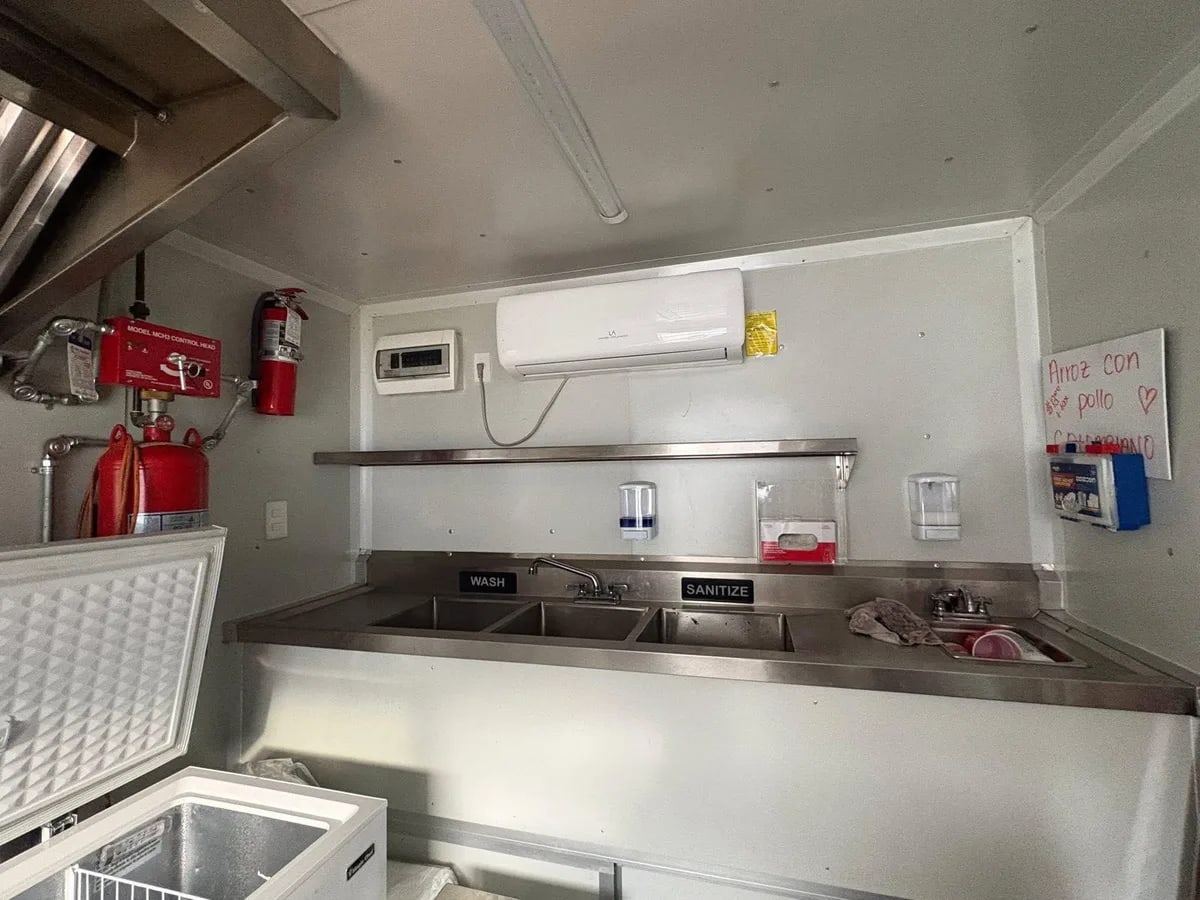 Food trailer 