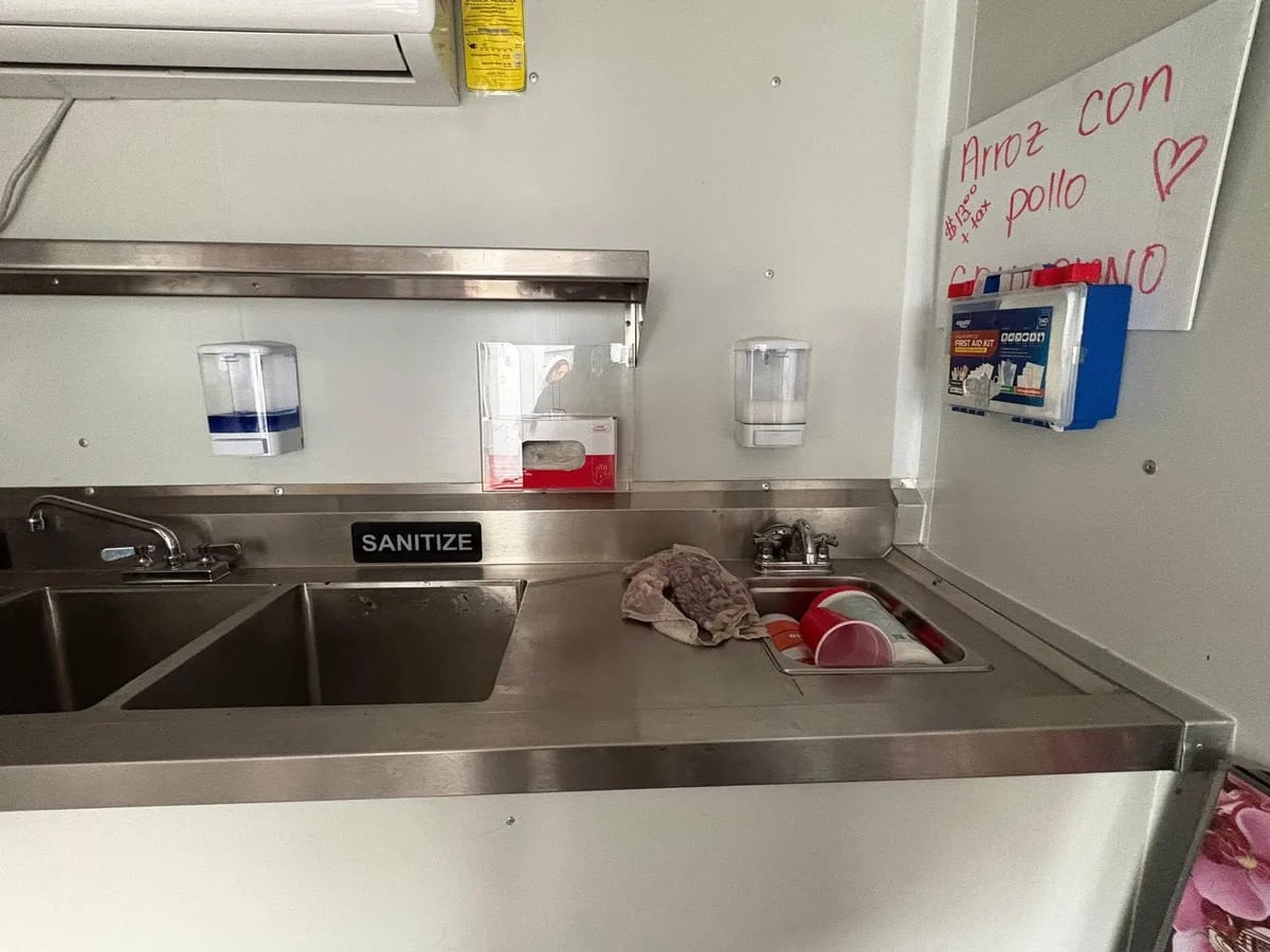 Food trailer 
