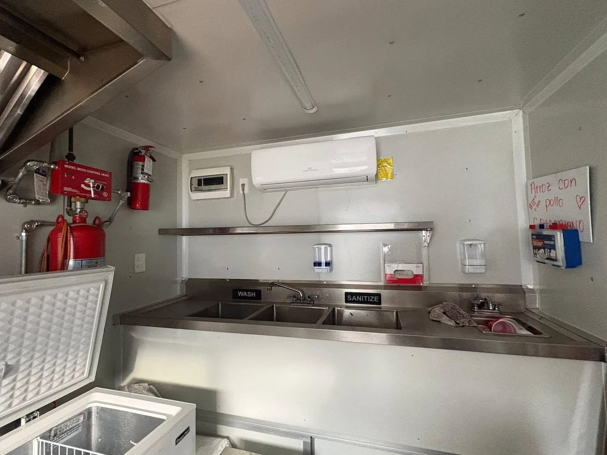 Food trailer 