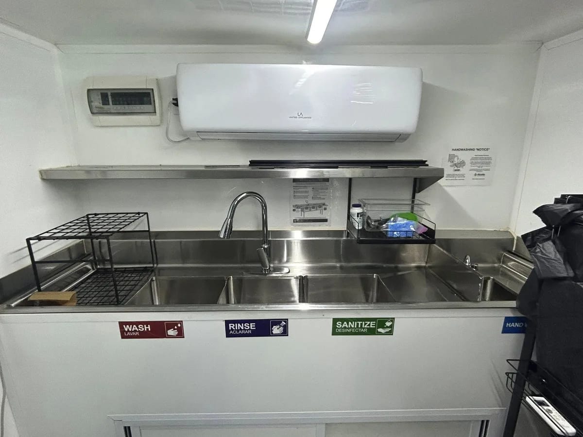 Food trailer 