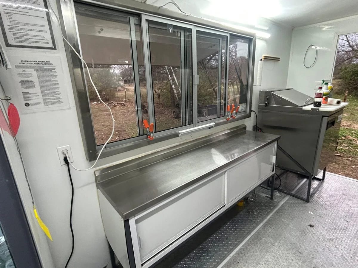 Food trailer 