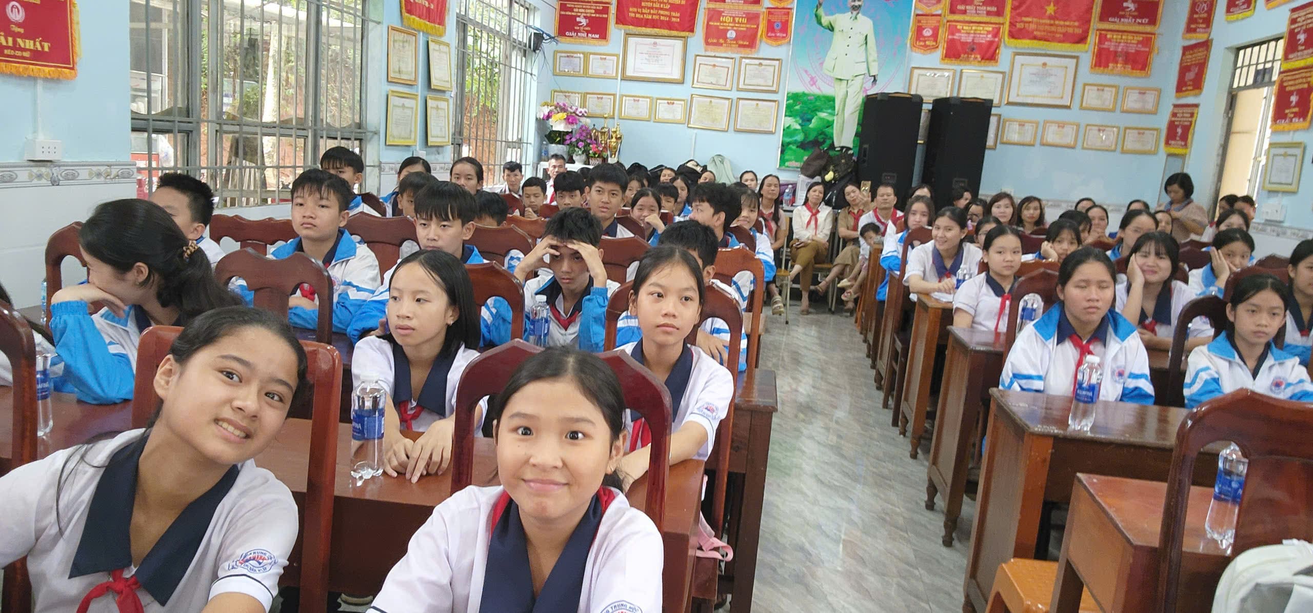 Nhà trường tiên phong trong chuyển đổi số, ứng dụng công nghệ và phương pháp giáo dục hiện đại.