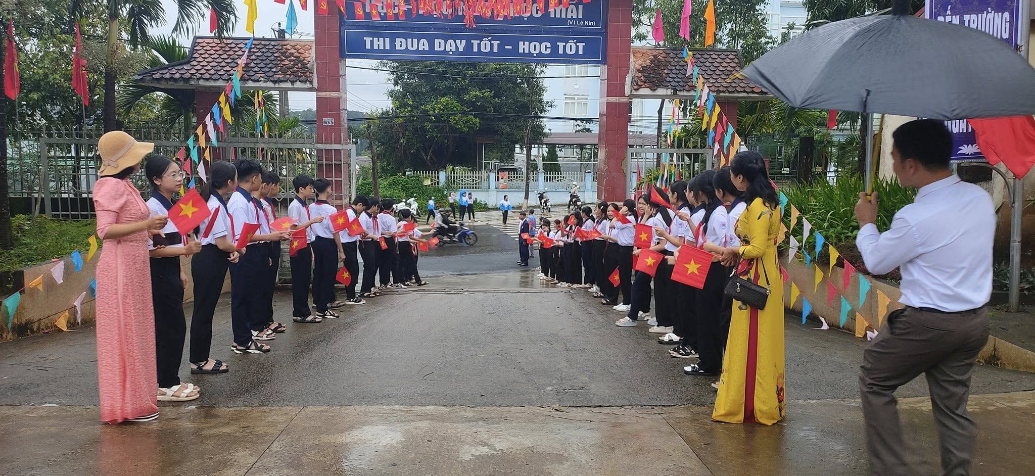 Với hành trang tri thức và nhân cách, học sinh Nguyễn Du tự tin bước vào thời đại số và thế giới mới.