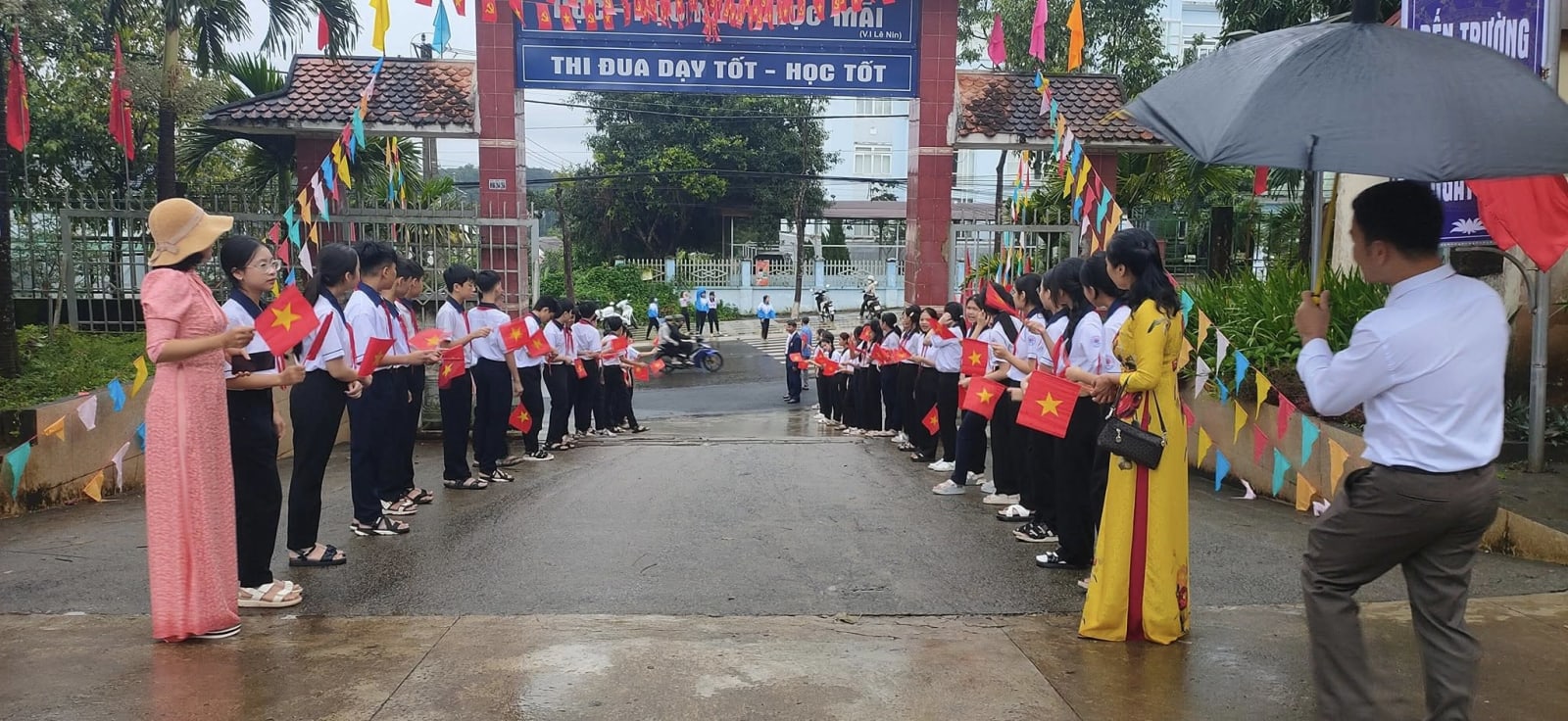 Với hành trang tri thức và nhân cách, học sinh Nguyễn Du tự tin bước vào thời đại số và thế giới mới.