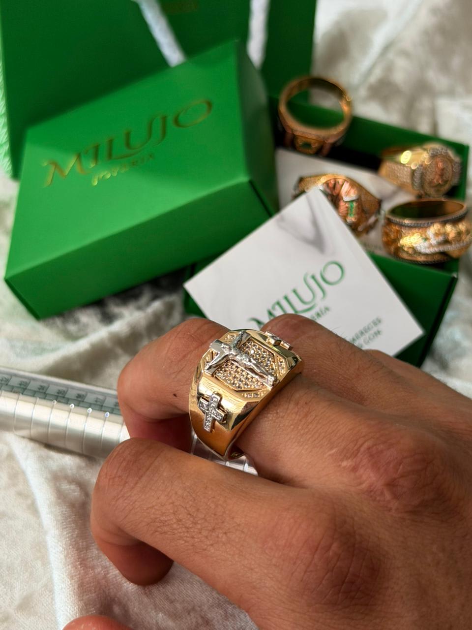 Anillo CRISTO ESPECIAL MILUJO
