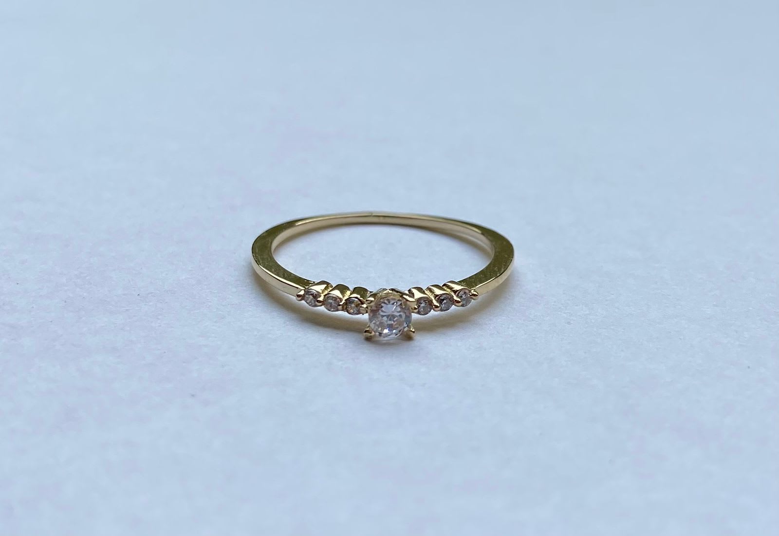 Anillo solitario MILUJO 1.6gr