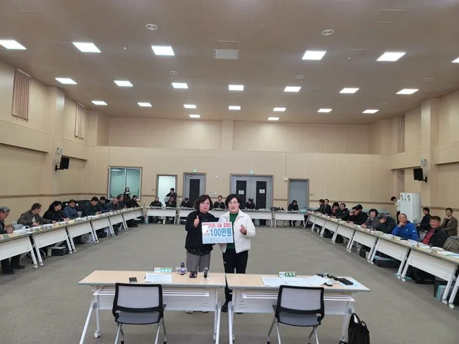 함평군 함평읍 이장단협의회, 이웃돕기 성금 100만 원 기탁 - 행정 뉴스 | 코리아NEWS