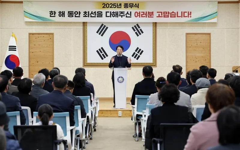 강진군, 군민과 함께한 값진 발걸음… 2025 종무식 성료 - 행정 뉴스 | 코리아NEWS