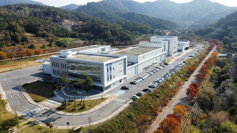 화순 미생물실증지원센터, mRNA 제조소 가동으로 글로벌 CDMO 도약 - 행정 | 코리아NEWS