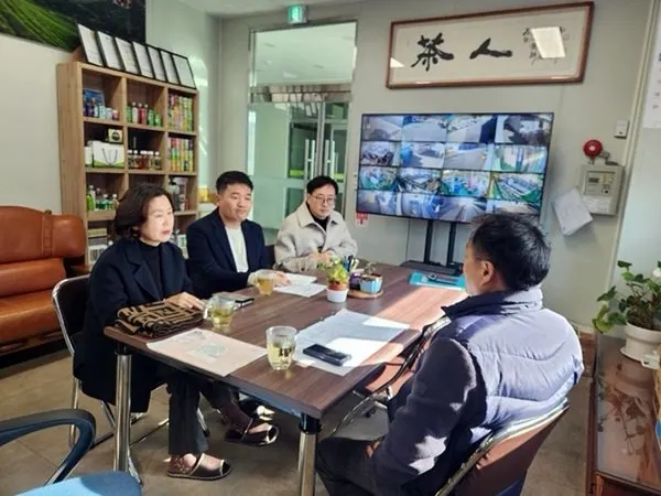 장흥군, 2026년 수출 5,000만 달러 ‘정조준’…. 수출기업 방문 - 경제 | 코리아NEWS