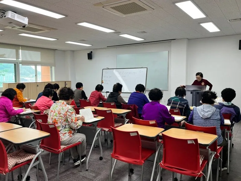영광도서관, 성인문해교육 아름학당 개강…배움으로 삶의 자신감 키운다